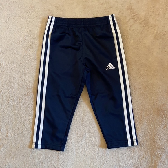 Adidas Boys Outfit Size 2T - Picture 4 of 7